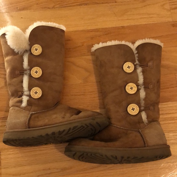 UGG BOOT BAILEY BUTTON TRIPLET II BOOT CHESTNUT - Picture 2 of 5